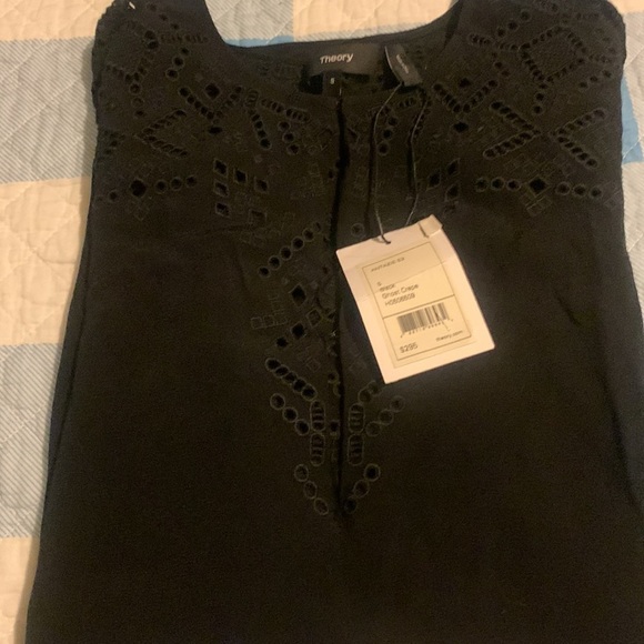 Theory Antazie E2 Ghost Crepe Eyelet Top, Black dise small - Picture 10 of 12